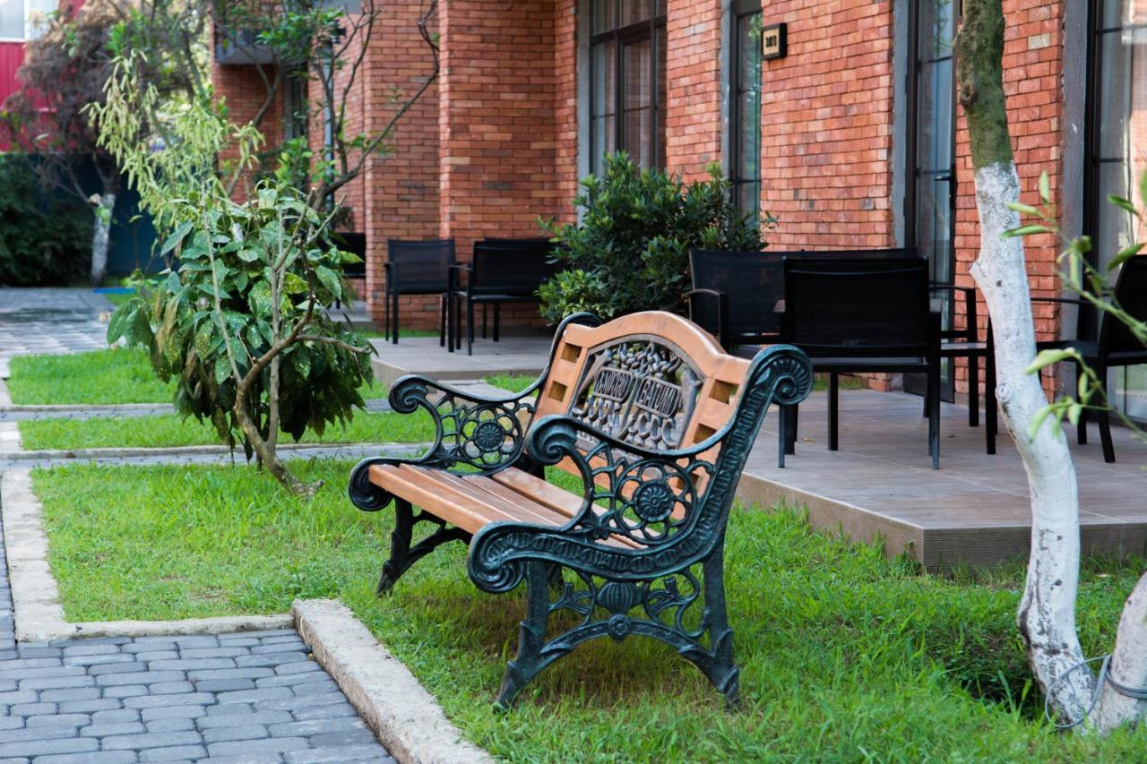 Citron Cottages バトゥーミ エクステリア 写真
