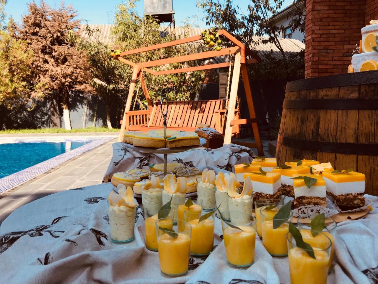 Citron Cottages バトゥーミ エクステリア 写真