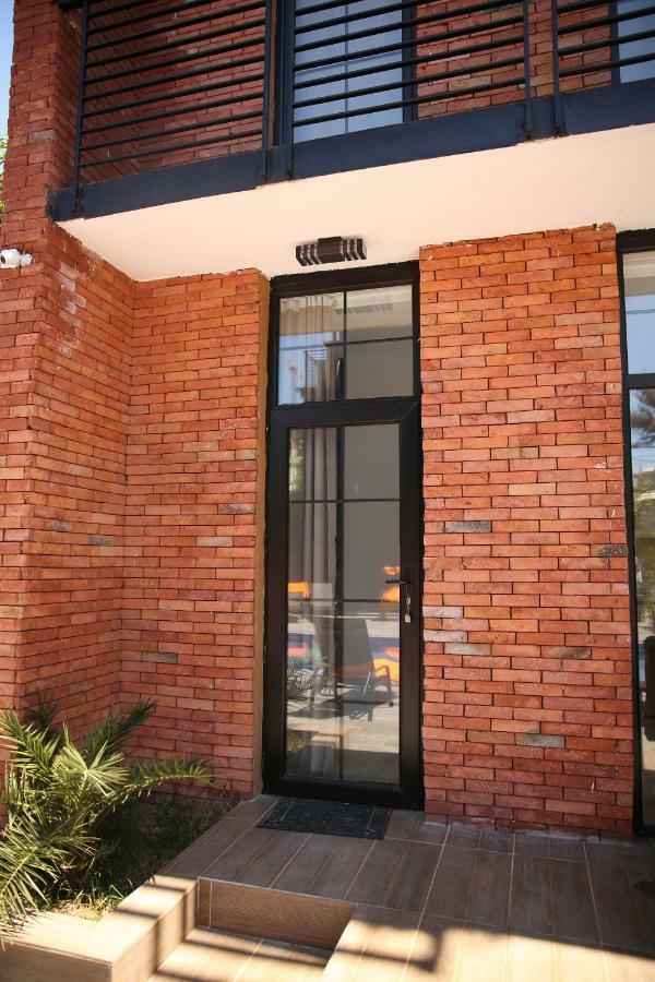 Citron Cottages バトゥーミ エクステリア 写真